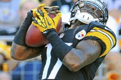 Steelers Mike Wallace hauls in touchdown pass from Ben Roethlisberger in a September game against the Jets.