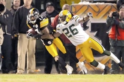 Mike Wallace, left, hauls in a 68-yard touchdown pass from Byron Leftwich, beating New York's Bruce Johnson late in the first half.
